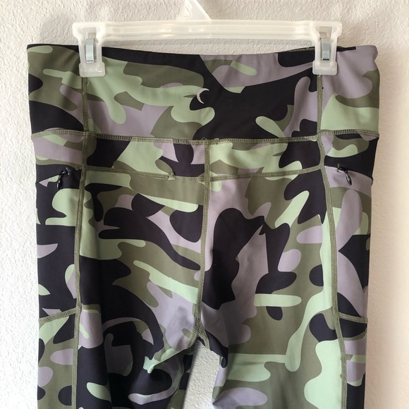 ZYIA Green Camo Pocket Light n Tight 7/8 Leggings - Picture 6 of 9